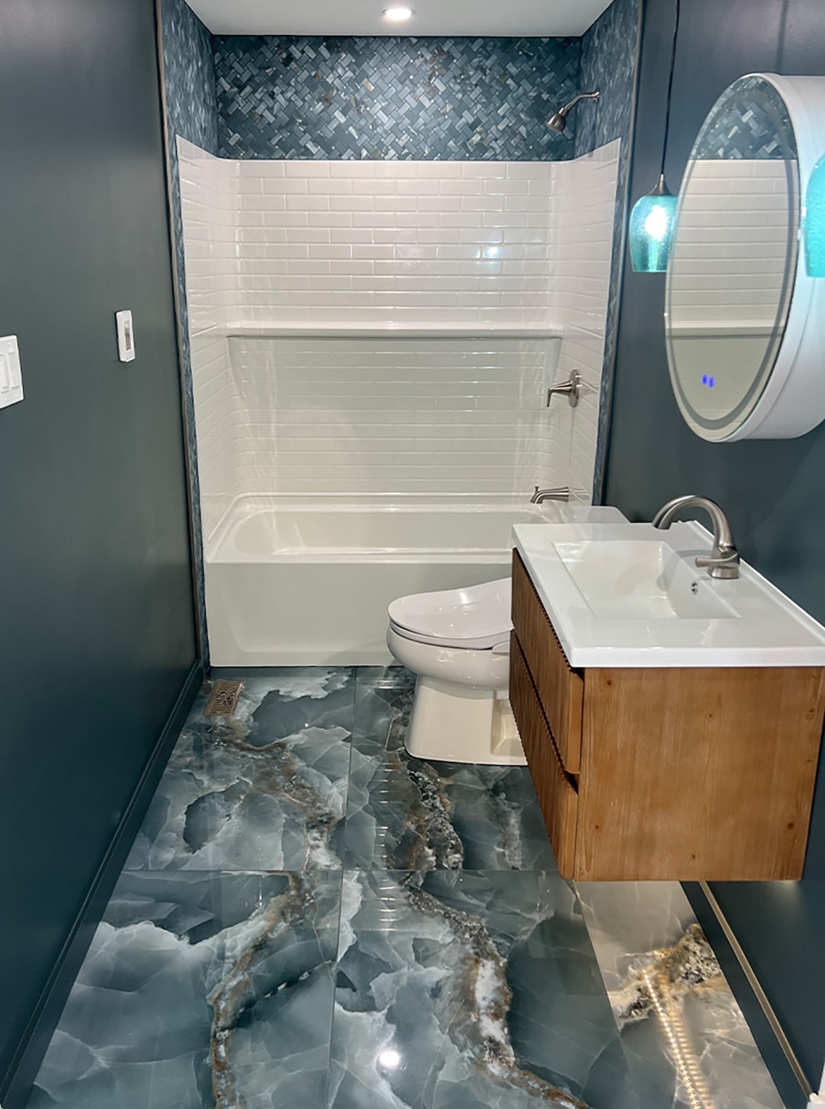 Emporio Green Onyx Large-Format Porcelain Tile 24x48 | Tile Club