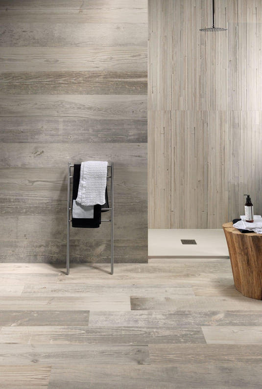 Wood Look Porcelain Tile for a Scandinavian Bathroom 