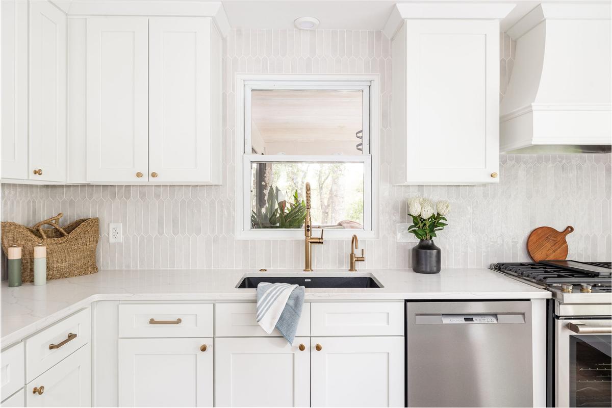 Picchetto Pearl Gloss Ceramic Picket Tile | Tile Club