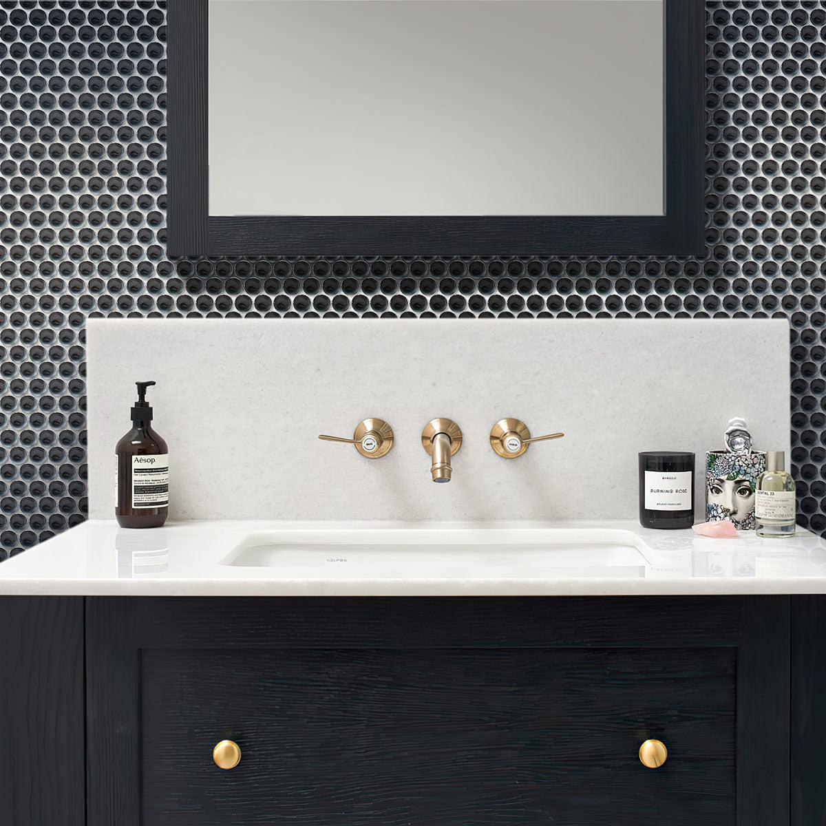 Black & white bayhroom with Obsidian Black Penny Round Glass Tile backsplash