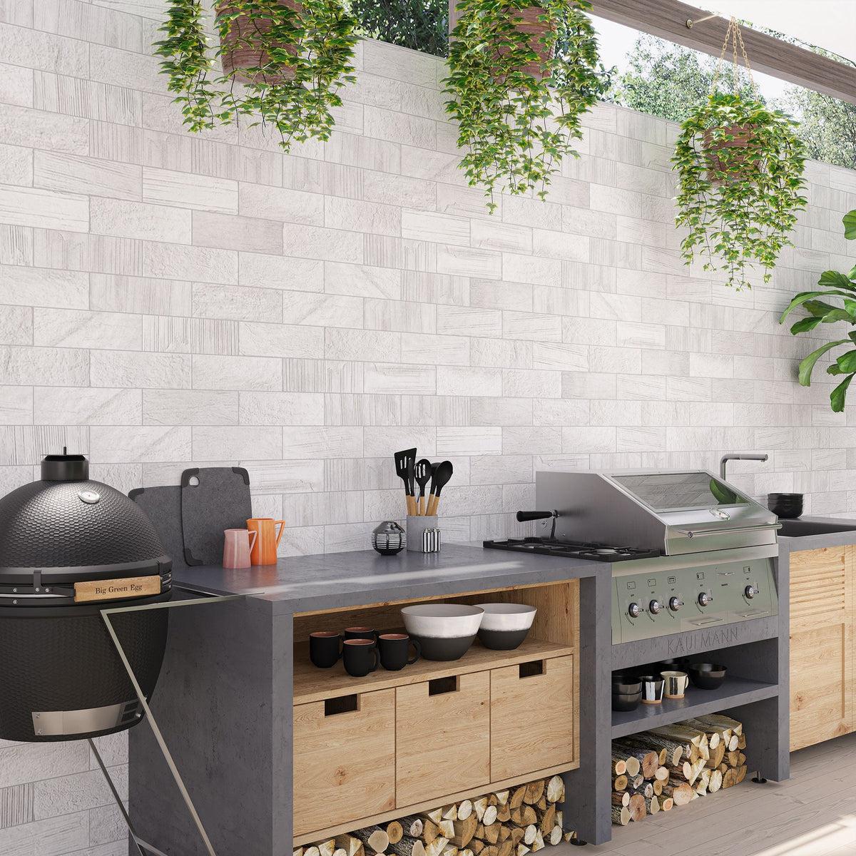 Wood look outdoor porcelain tile