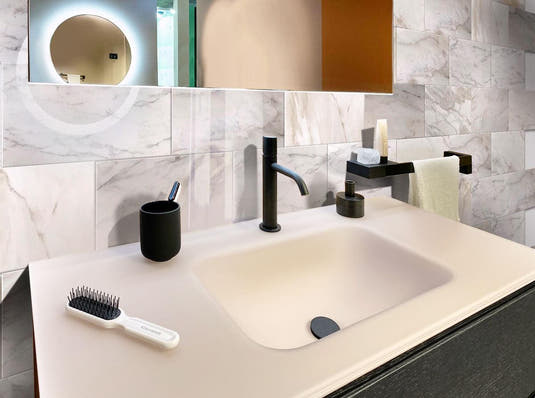 Polished Calacatta Marble wall tiles