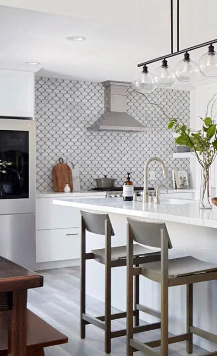 Carrara Arabesque Tile Backsplash for a White Kitchen with Tuscan Style