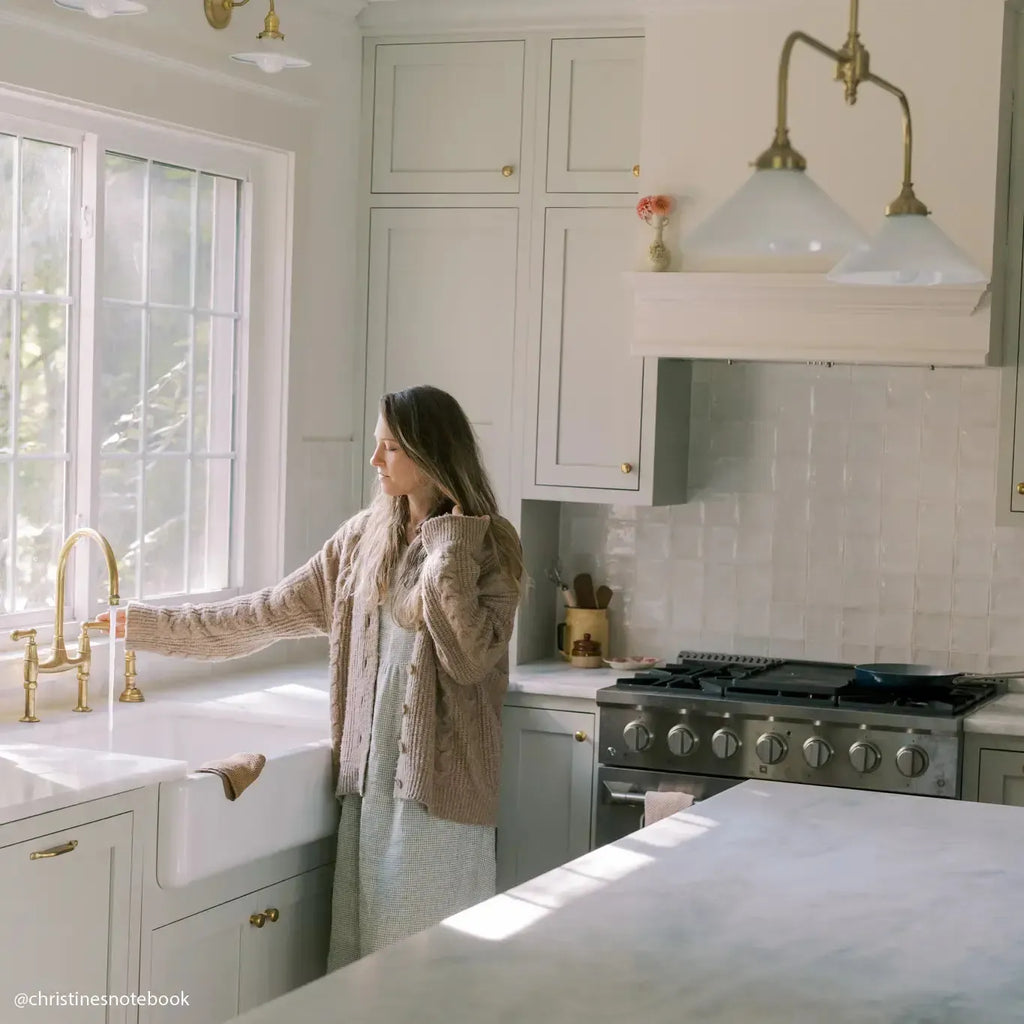 Airy white kitchen with Lake White backsplash