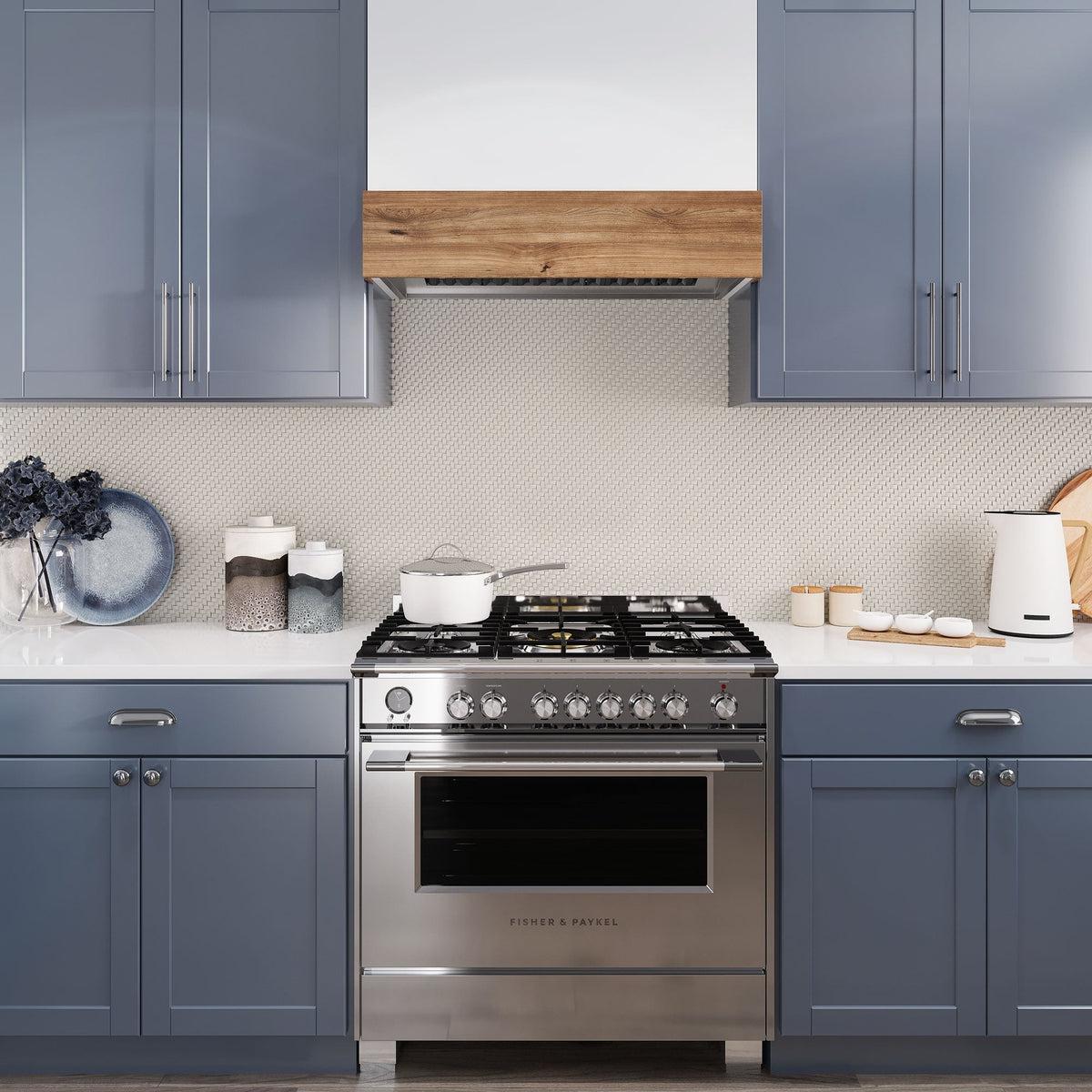 Creamy recycled glass basket with mosaic tiles in the kitchen in gray