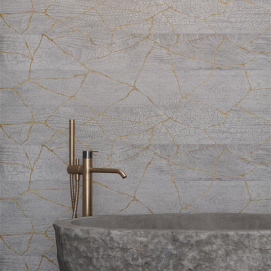 Bathroom made of wild stone on the background of the Kasai Fumo Kintsugi wall