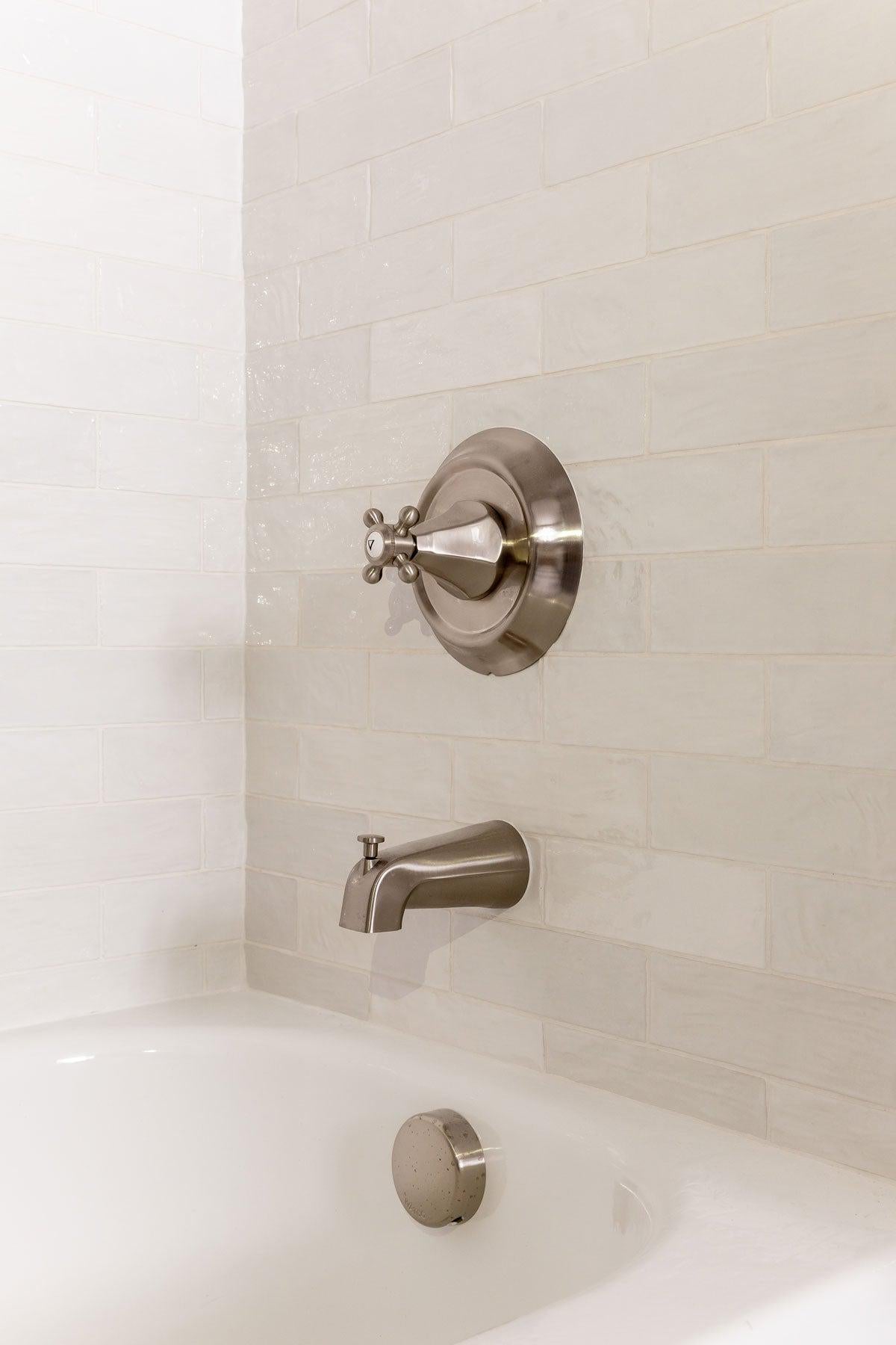 La Riviera Blanc Ceramic Subway Tile 2.5x8 | Tile Club