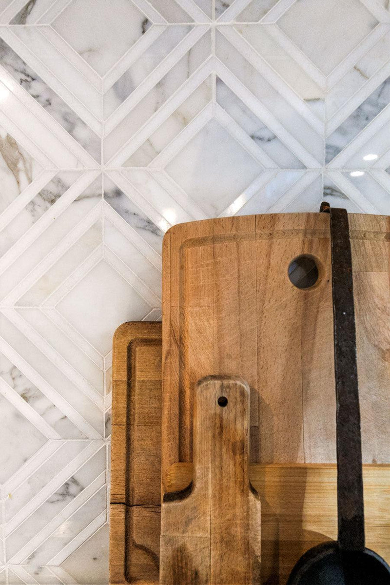 Calacatta Gold Diamond & Square Mosaic Tile backsplash with wood cutting boards