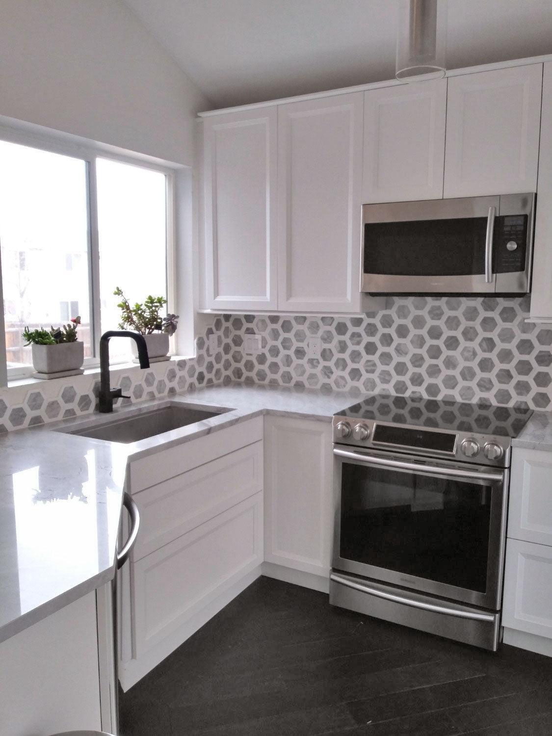 Selo Hexagon Carrara Thassos Marble Mosaic Tile Backsplash